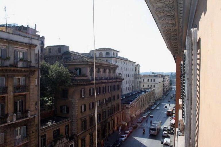 Others 5, Tourist House, Rome