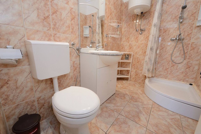 Bathroom 3, Spacious Holiday House Domenico, Preko
