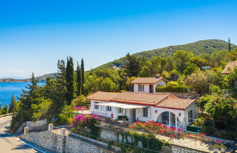 Room 1, Nitsa s House - 2 bed House in Front of the sea, Ionian Islands