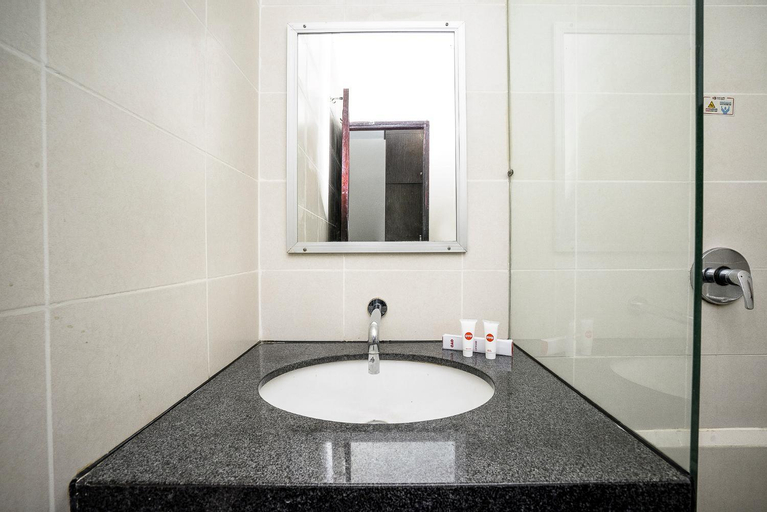 Bathroom 14