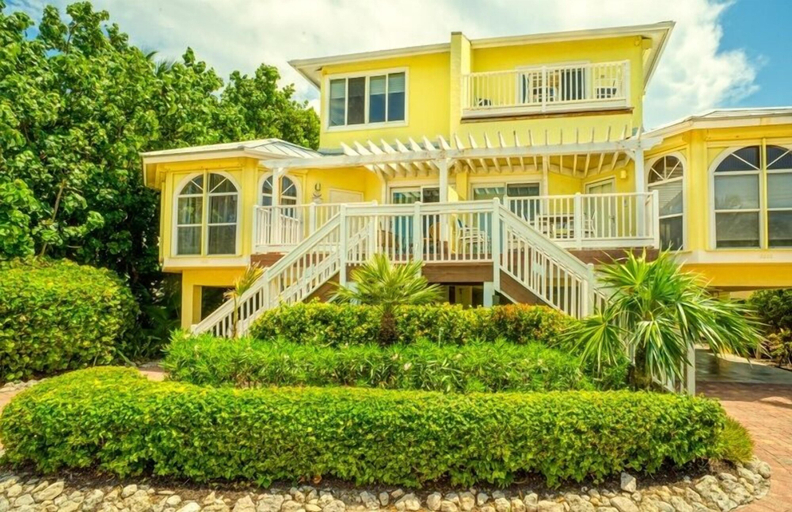 Others 2, Ark 3 Bedroom Condo by RedAwning, Lee