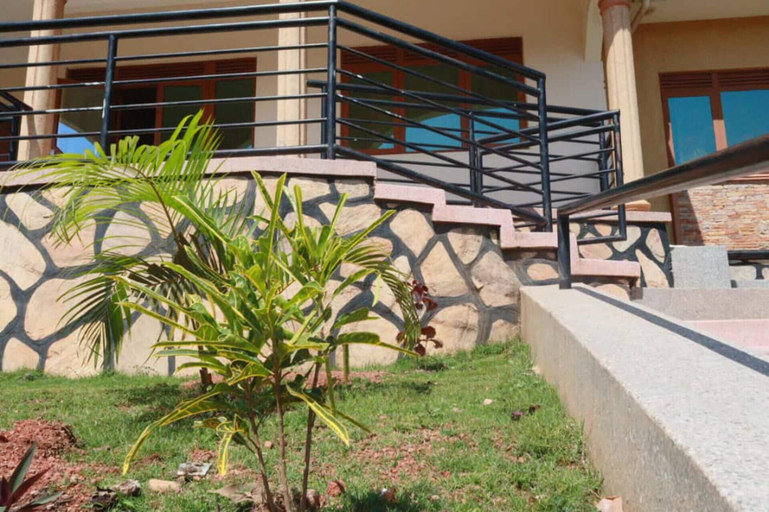 Exterior & Views 2, Kampala 5-beds, Sleeps 8 With Garden & Parking, Busiiro