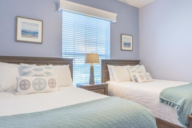 Bedroom 3, Lakeview Penthouse Elegance 3 Bedroom Condo by RedAwning, Orange