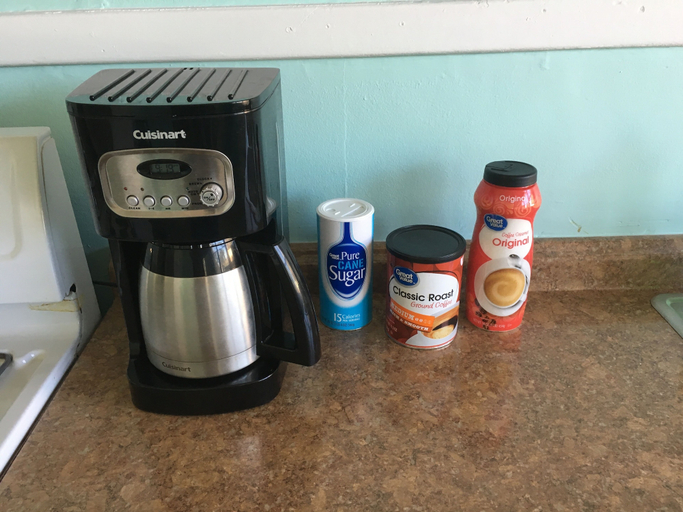 Coffee and/or coffee maker, Cozy Bay View Oceanside 1 Bedroom Cottage by RedAwning, Norfolk