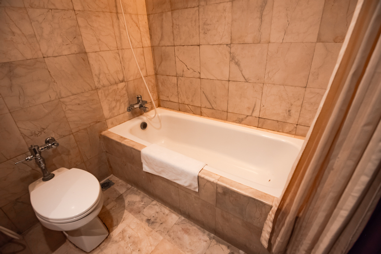 Bathroom 22