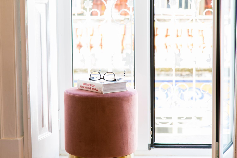 Food & Drinks 4, 2 beautiful bdr upscale flat embracing Tejo!, Lisbon