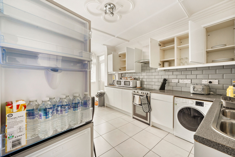 Others 4, Modern 4BR Victorian Home Near Luton Airport, Luton