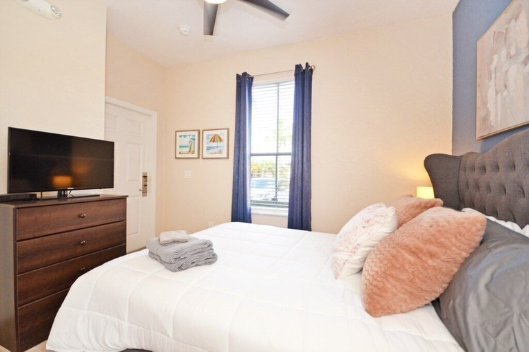 Bedroom 3, La Mirage 4 Bedroom Townhouse by RedAwning, Polk
