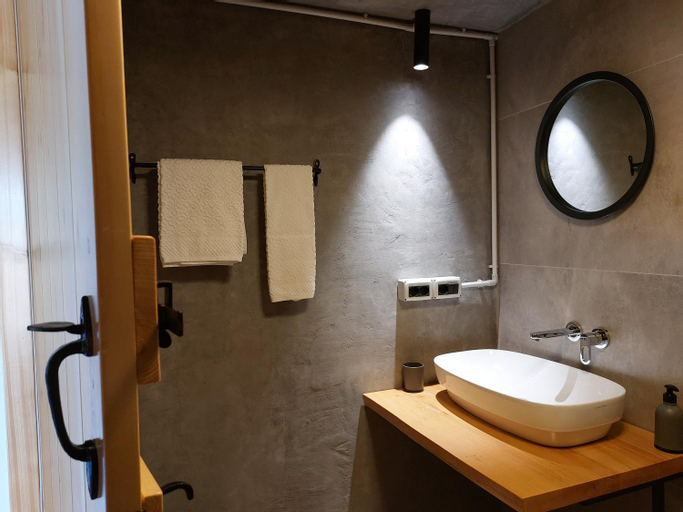 Bathroom 11