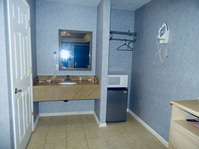 Bathroom 5, Village Inn & Suites - Smithville, Atlantic