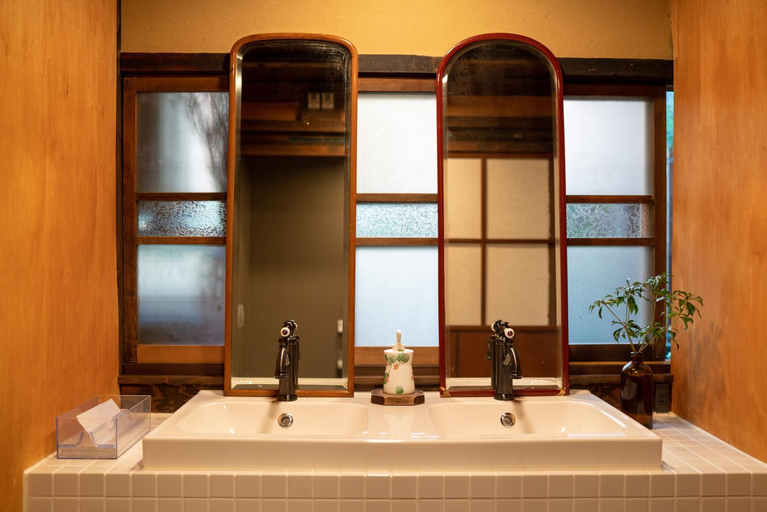 Bathroom 3, 金沢町家ゲストハウスかるた, Kanazawa