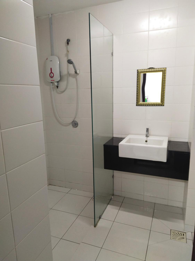 Bathroom 3, TREFOIL@SETIA CITY, STUDIO UNIT,HOMESTAY, Shah Alam