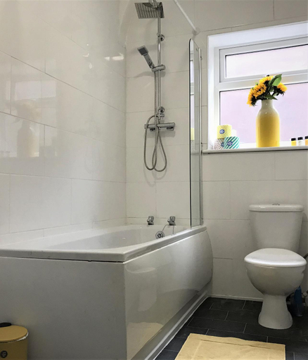 Bathroom 3, Restful 1-Bedroom flat in St Helens, Saint Helens