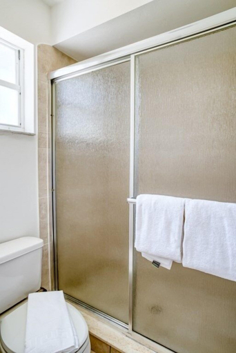 Bathroom 3, Baywatch Casa 3 Bedroom Home by RedAwning, Lee