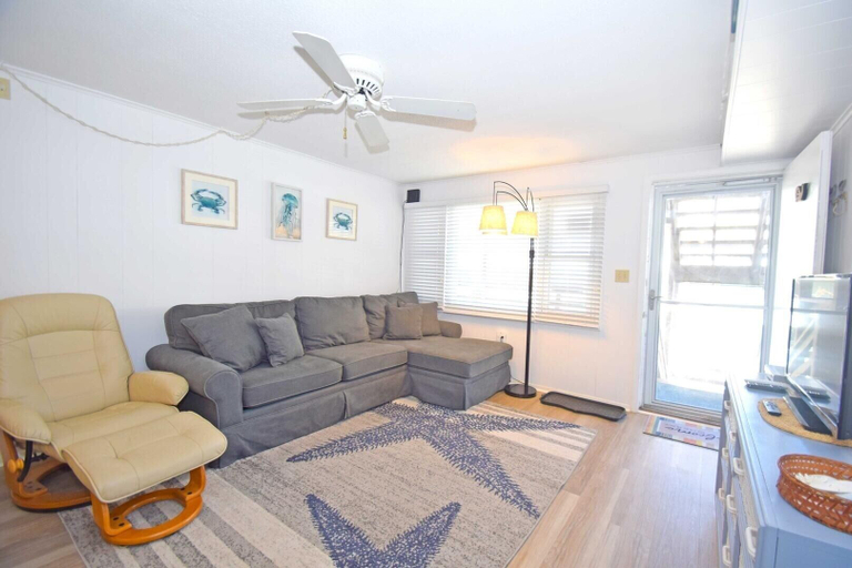 Living area 4, Old Wharf 15 1 Bedroom Condo by RedAwning, Worcester