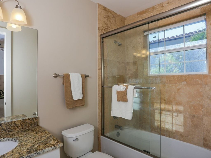 Bathroom 4, Paradise Beach House managed by Beach Retreats, Manatee