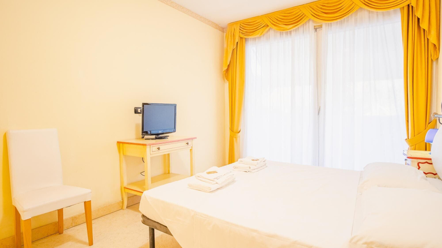 Room 4, 119 Relais du Lac Village - Italian Homing, Brescia