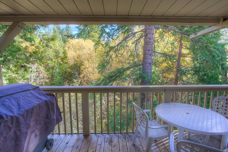 BBQ/picnic area, Forest View Townhouse 3 Bedroom Home by RedAwning, Placer