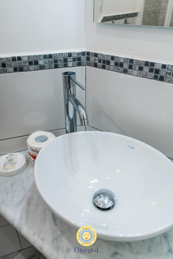 Bathroom 2, Giorgio I rooms, Palermo