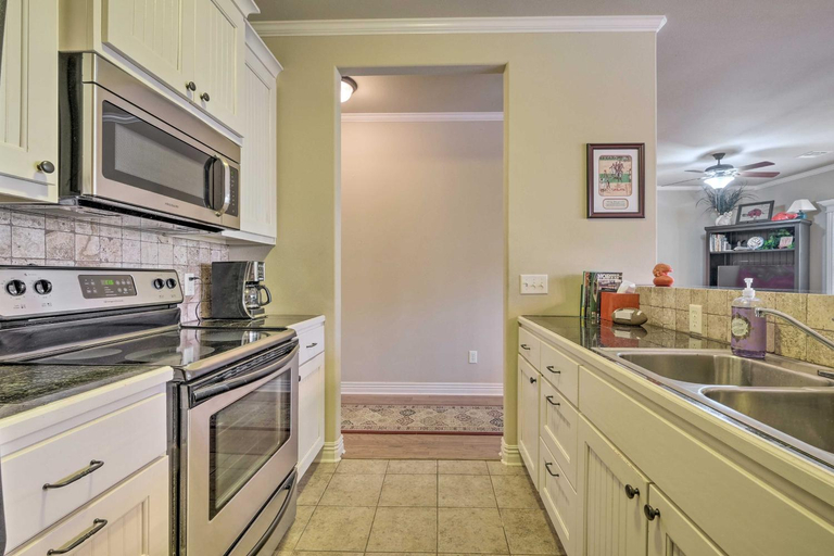 Others 4, Fayetteville Apt by Univ of Arkansas Campus!, Washington