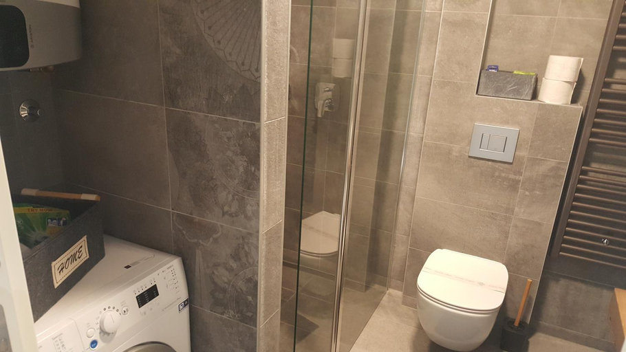 Bathroom 3, Apartman VIP, with Free Garage Parking, Pula