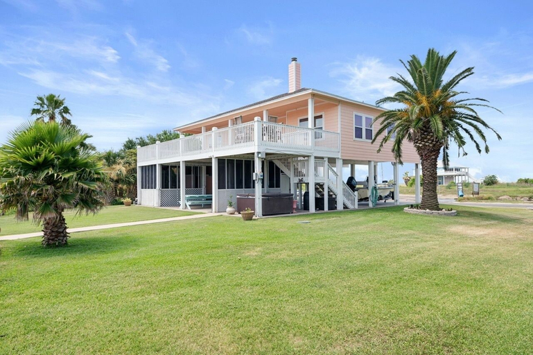 Exterior 4, The Peach Pelican 3 Bedroom Home by RedAwning, Galveston