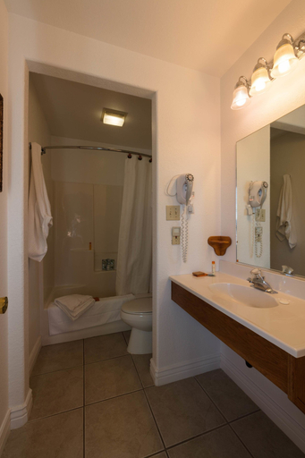 Bathroom 3, Bryce Trails Bed and Breakfast, Garfield