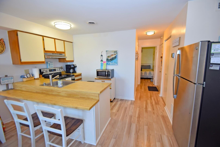 Private kitchen 5, Raffles 206 1 Bedroom Condo by RedAwning, Worcester