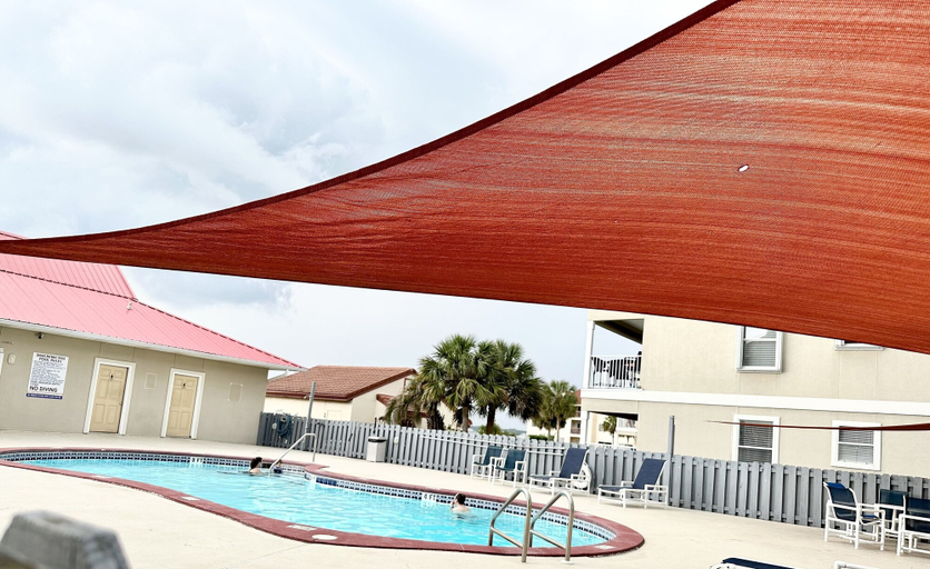 Sport & Beauty, Emerald Hideaway 2 Bedroom Condo by RedAwning, Escambia