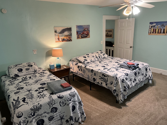 Room 2, Cozy Bay View Oceanside 1 Bedroom Cottage by RedAwning, Norfolk