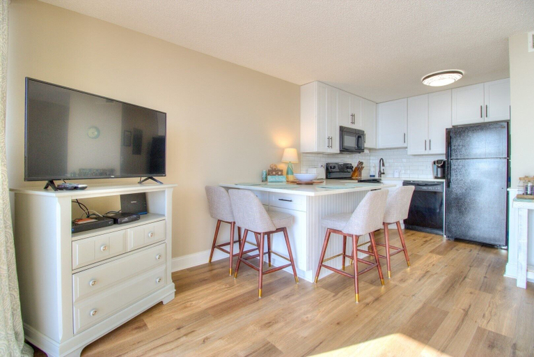 Private kitchen 2, 0611 Endless Horizon by Atlantic Towers, New Hanover