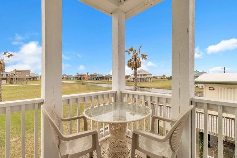 Property grounds 2, The Sandcastle 4 Bedroom Home by RedAwning, Galveston