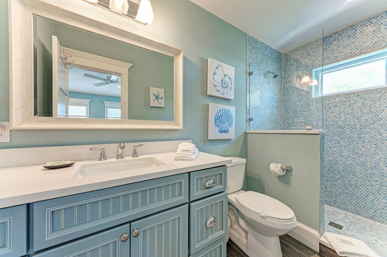 Bathroom 4, Turtle's Bay managed by Beach Retreats, Manatee
