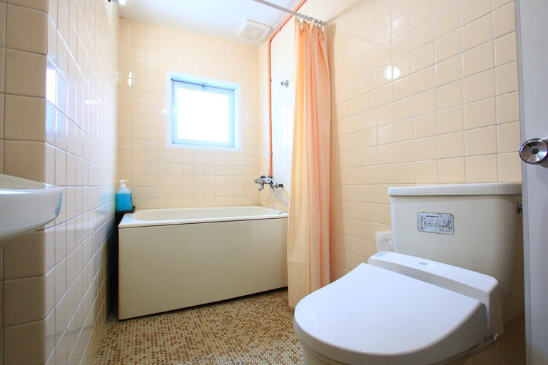 Bathroom 2, Banshoukaku, Tsushima