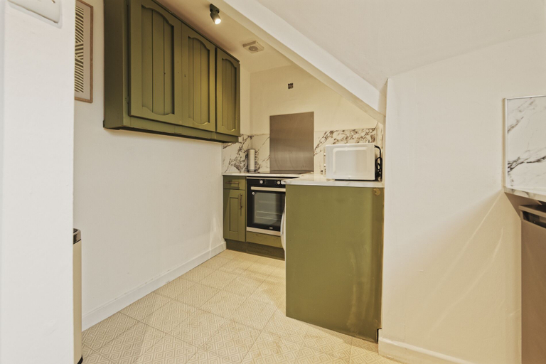 Others 4, Garmoyle Road Flat 3, Sefton