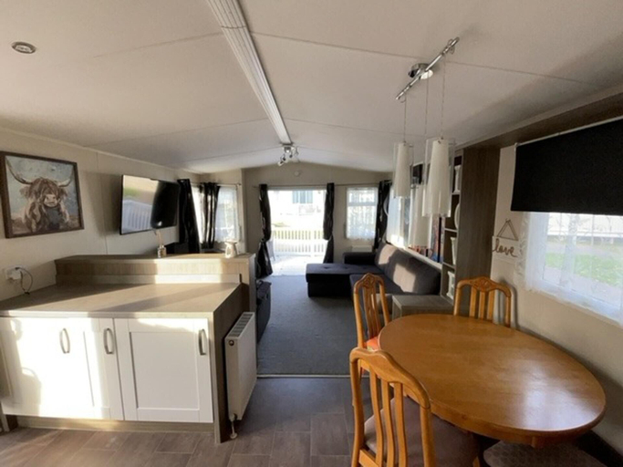 Others 5, Premium 2 bed Caravan Sleeps 6 With Huge Decking, Essex