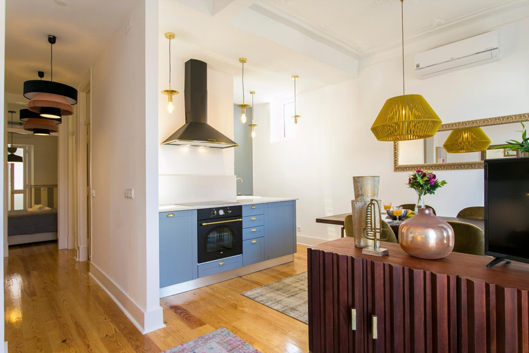 Others 5, 2 beautiful bdr upscale flat embracing Tejo!, Lisbon