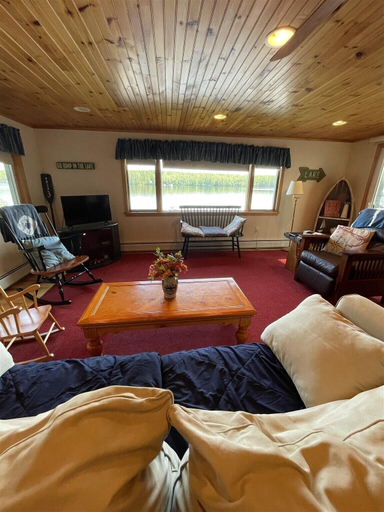 Room 3, Tremont Limit 10 4 Bedroom Villa by RedAwning, Cumberland
