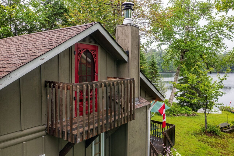 Exterior & Views 2, Bear Essentials Lakefront Hideaway, Muskoka
