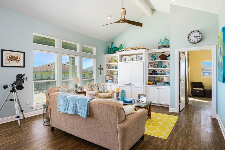 Living area 3, Sweetsol 4 Bedroom Home by RedAwning, Galveston