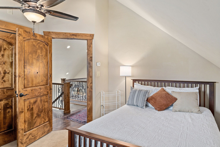 Room 2, Cherry Drive 4 Bedroom Home by RedAwning, Routt