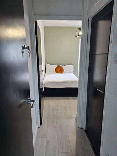 Bedroom 3, Skyline King Studio Room 201, Swansea