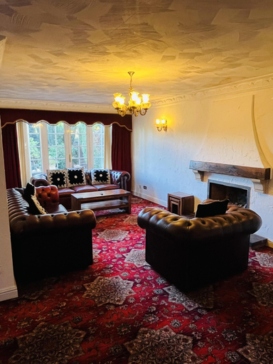 Others 4, Unwind in Comfort at Cosy Caradus Free Parking, Birmingham