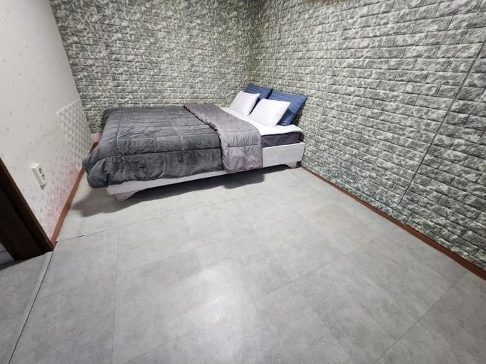 Bedroom, Daebudo Evergreen Pension, Ongjin