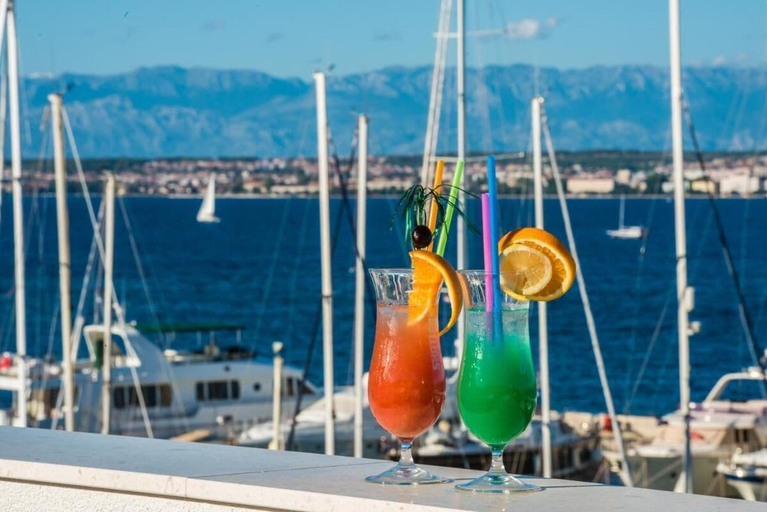 Food & Drinks 5, Good Life Deluxe Seafront Apartment, Preko