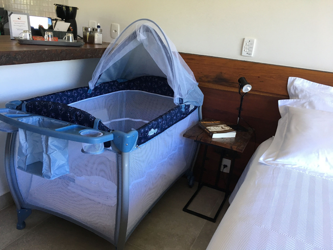 Bedroom 2, Latitude Lodge, Cunha