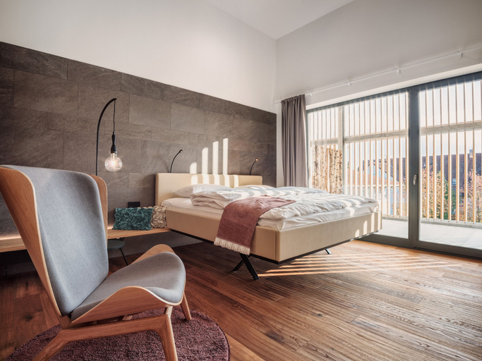 Bedroom 3, Romantik Hotel Hirschen, Neumarkt in der Oberpfalz