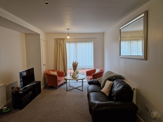 Others 5, Remarkable 1-bed Apartment in Northampton Town cen, Northamptonshire