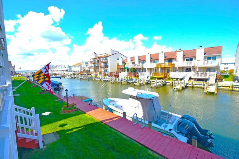 Marina, The Chateau 101b 2 Bedroom Condo by RedAwning, Worcester