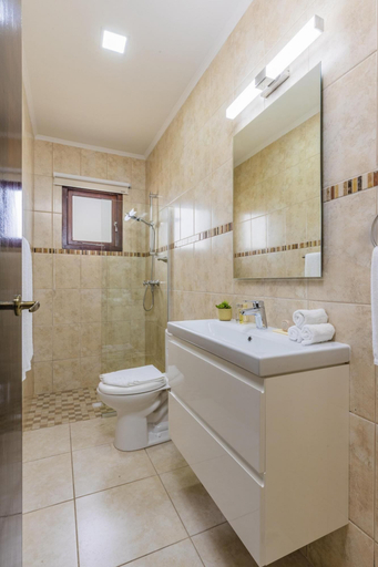 Bathroom 4, Remodeled 3BR w Private Pool Close to Palmbeach